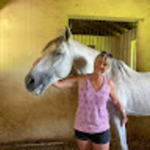 Meet your Posher, Holly